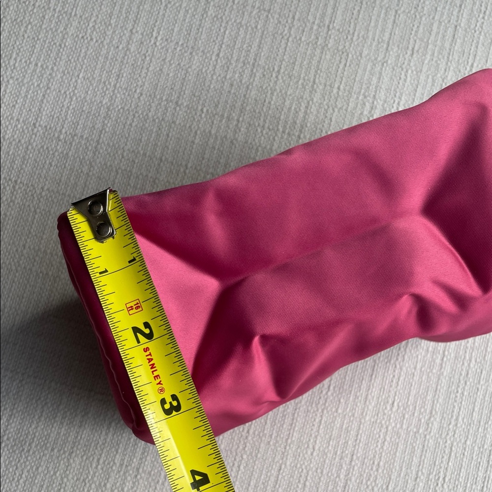 Gucci Beauty Pink Satin Cosmetic Pouch with Gold Logo - Picture 12 of 16